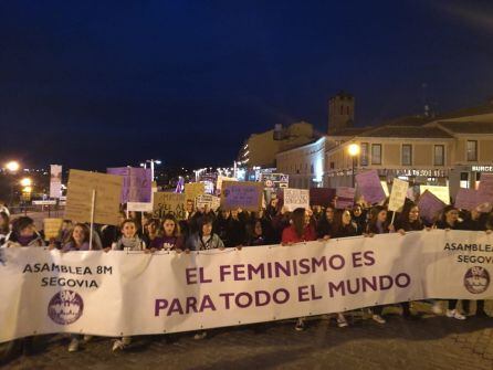 Cabecera de la manifestación a su llegada a la Plaza de la Artillería