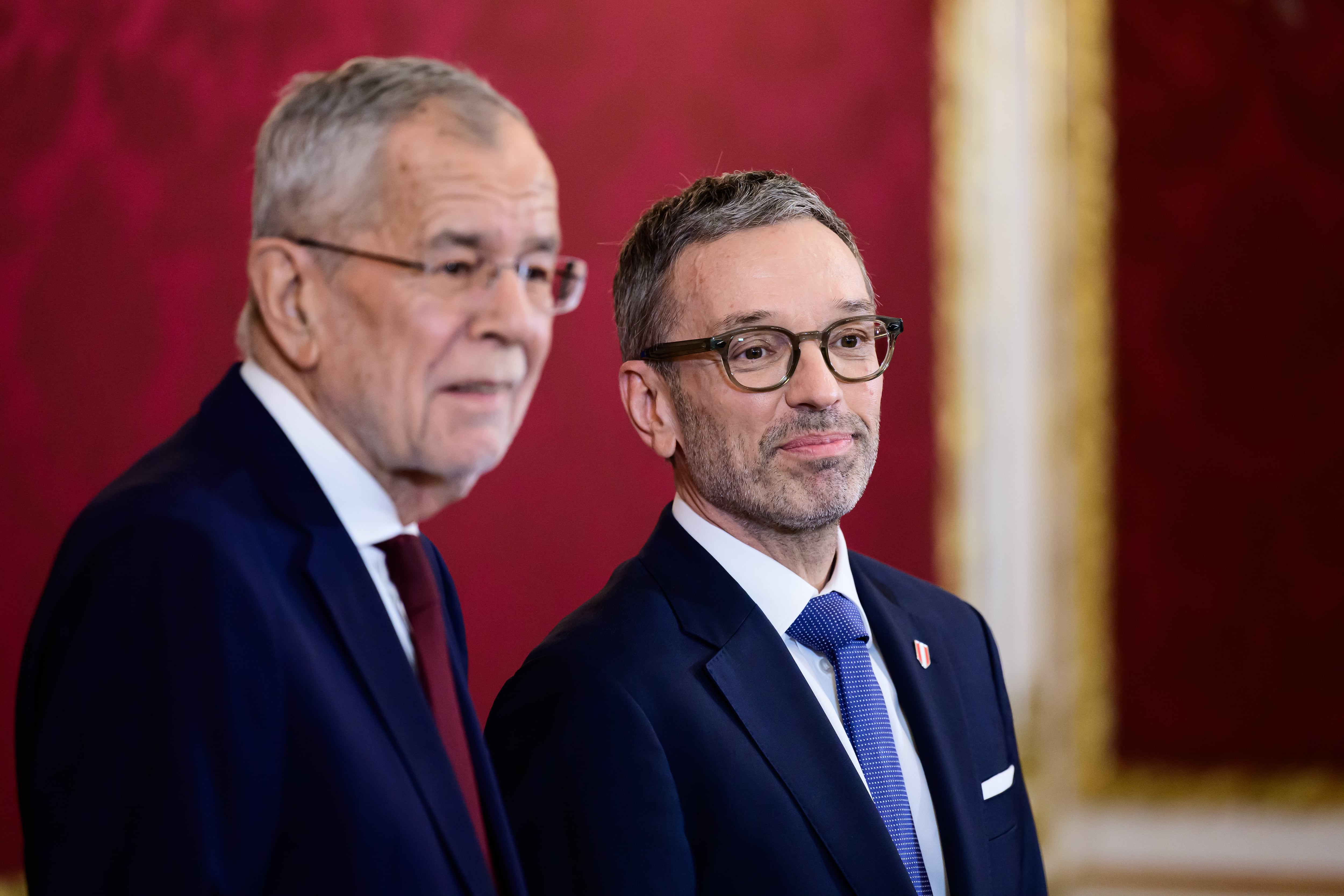 El líder de la extrema derecha austriaca, Herbert Kickl (a la derecha), en su reunión con el presidente Alexander Van der Bellen después de las elecciones de septiembre