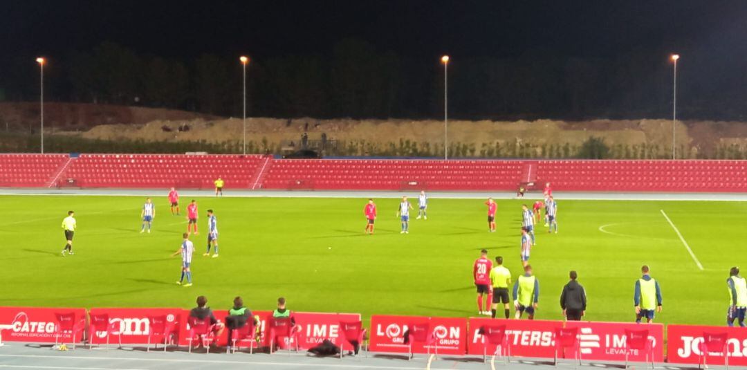 Instantes del choque disputado en el Estadio Municipal Camilo Cano de La Nucía