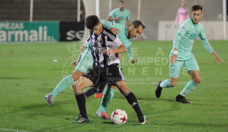 Un momento del partido de la primera vuelta.