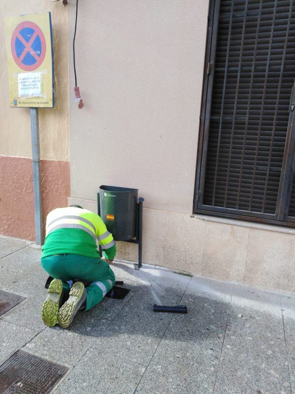 Nuevas papeleras en Caudete