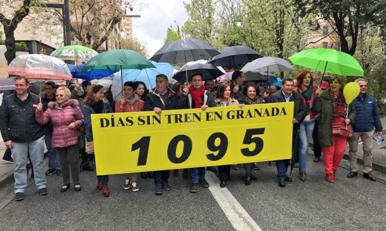 Granada saale a la calle para reivindicar de nuevo el tren