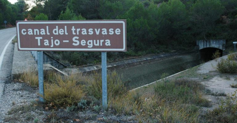 Canal del trasvase tajo Segura en Castilla La Mancha