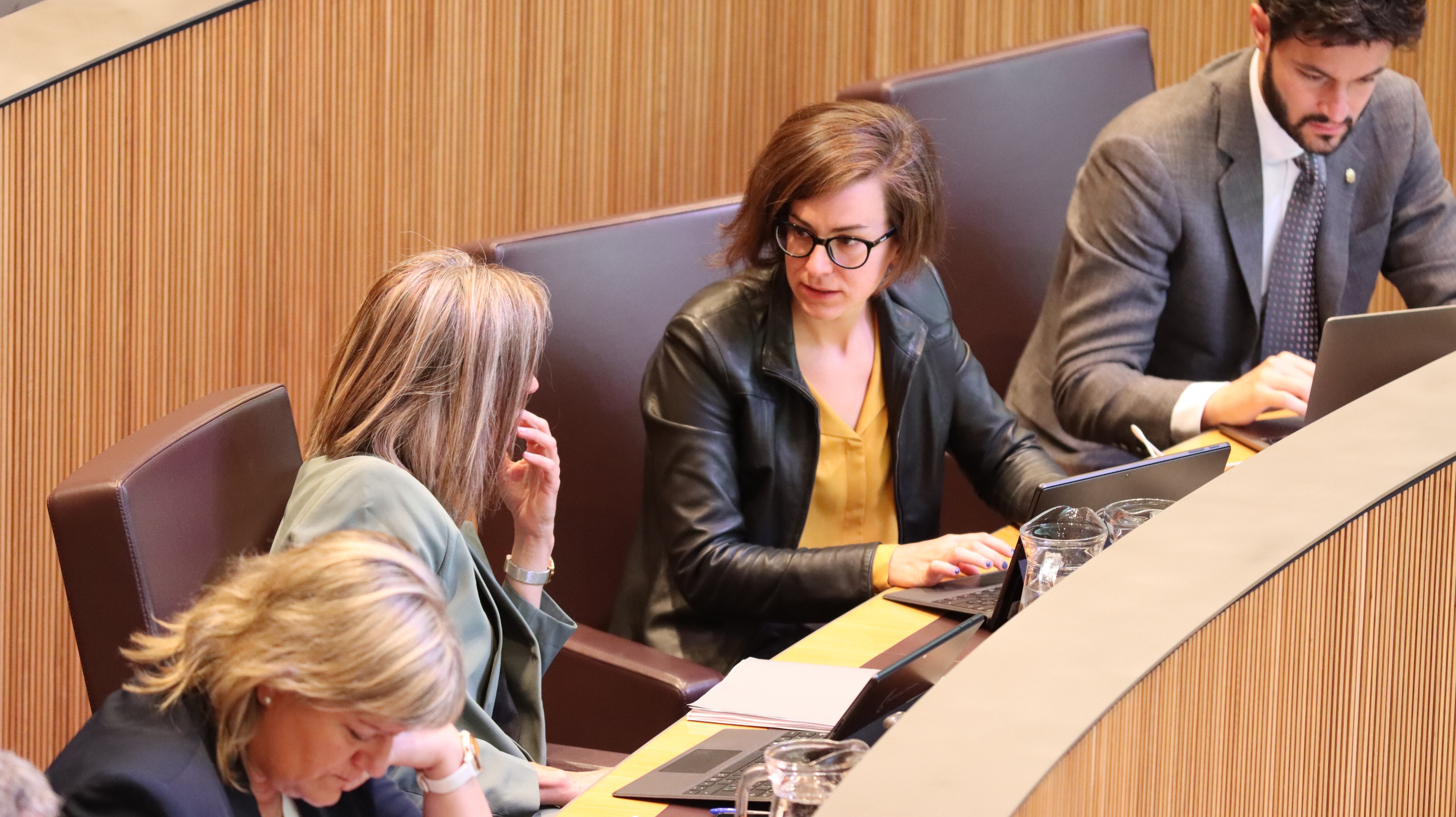 Els consellers generals de Concòrdia, Núria Segués, Cerni Escalé i Maria Àngels Aché, en un sessió parlamentària