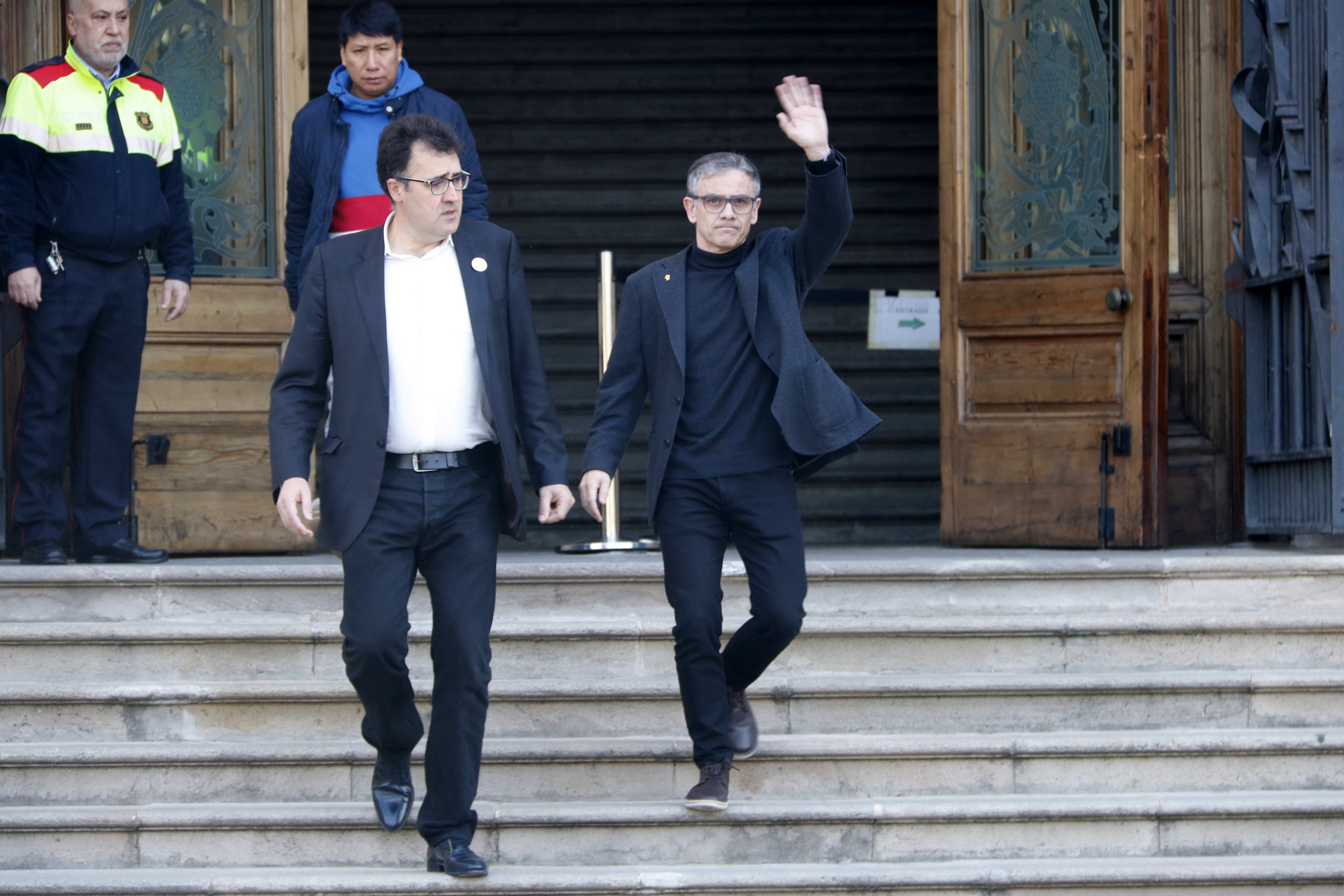 La sortida del TSJC de Josep Maria Jové i Lluís Salvadó el març del 2022 (ACN)