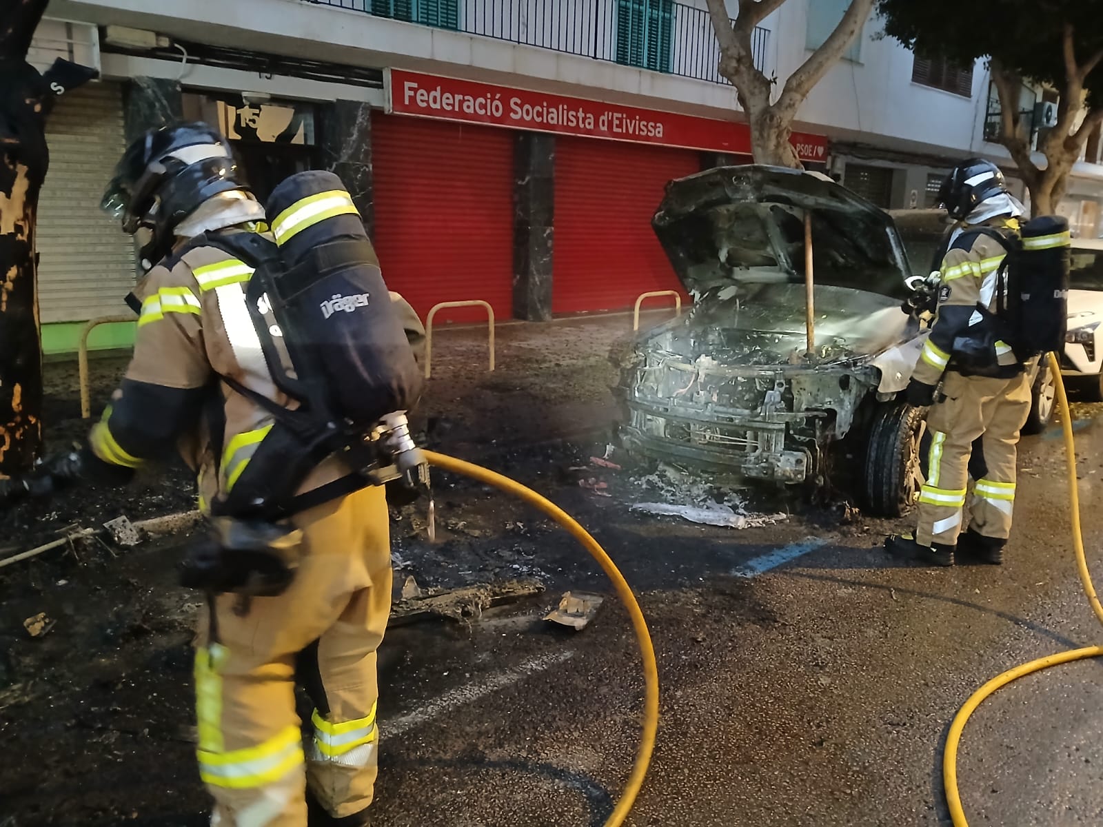 Tareas de extinción del incendio