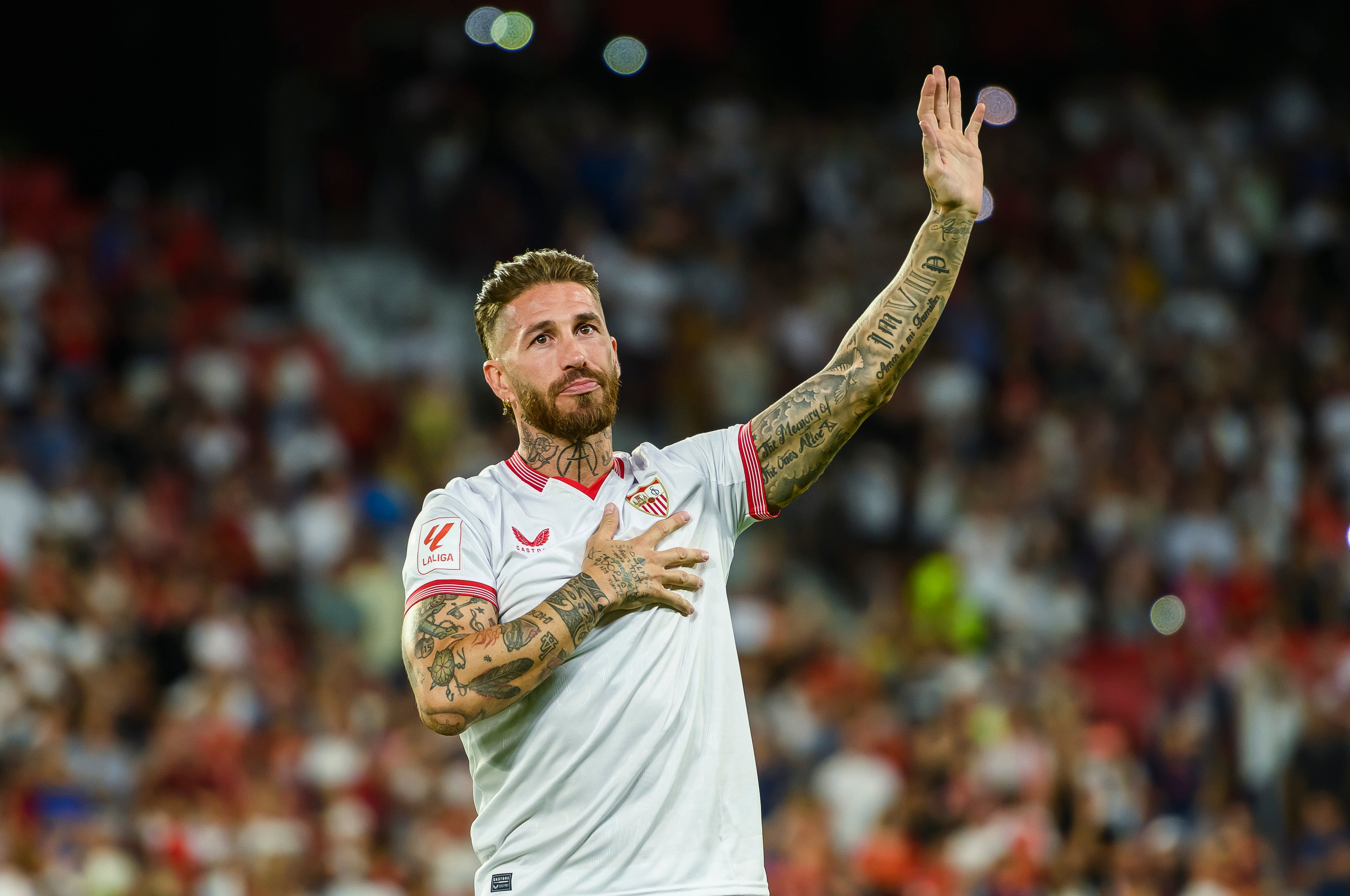 El central Sergio Ramos en su presentación como nuevo jugador del Sevilla FC esta tarde, en el estadio Ramón Sánchez Pizjúan de Sevilla.