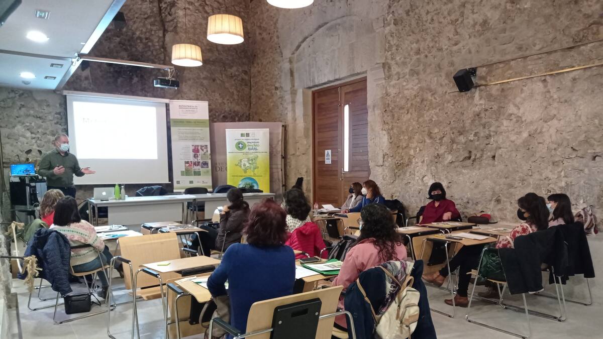 Maite Ferreiro, gerente de Honorse, habla del Programa Startup Camp Mujer Rural en el que participan 13 mujeres de distintos puntos de la comarca de Cuéllar