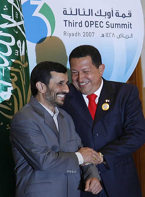 Chávez y Ahmadineyad, durante la reunión que ayer mantuvieron en Riad
