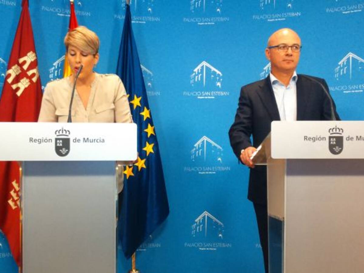 El gobierno insiste: "El agua del Mar Menor es apta para el baño"