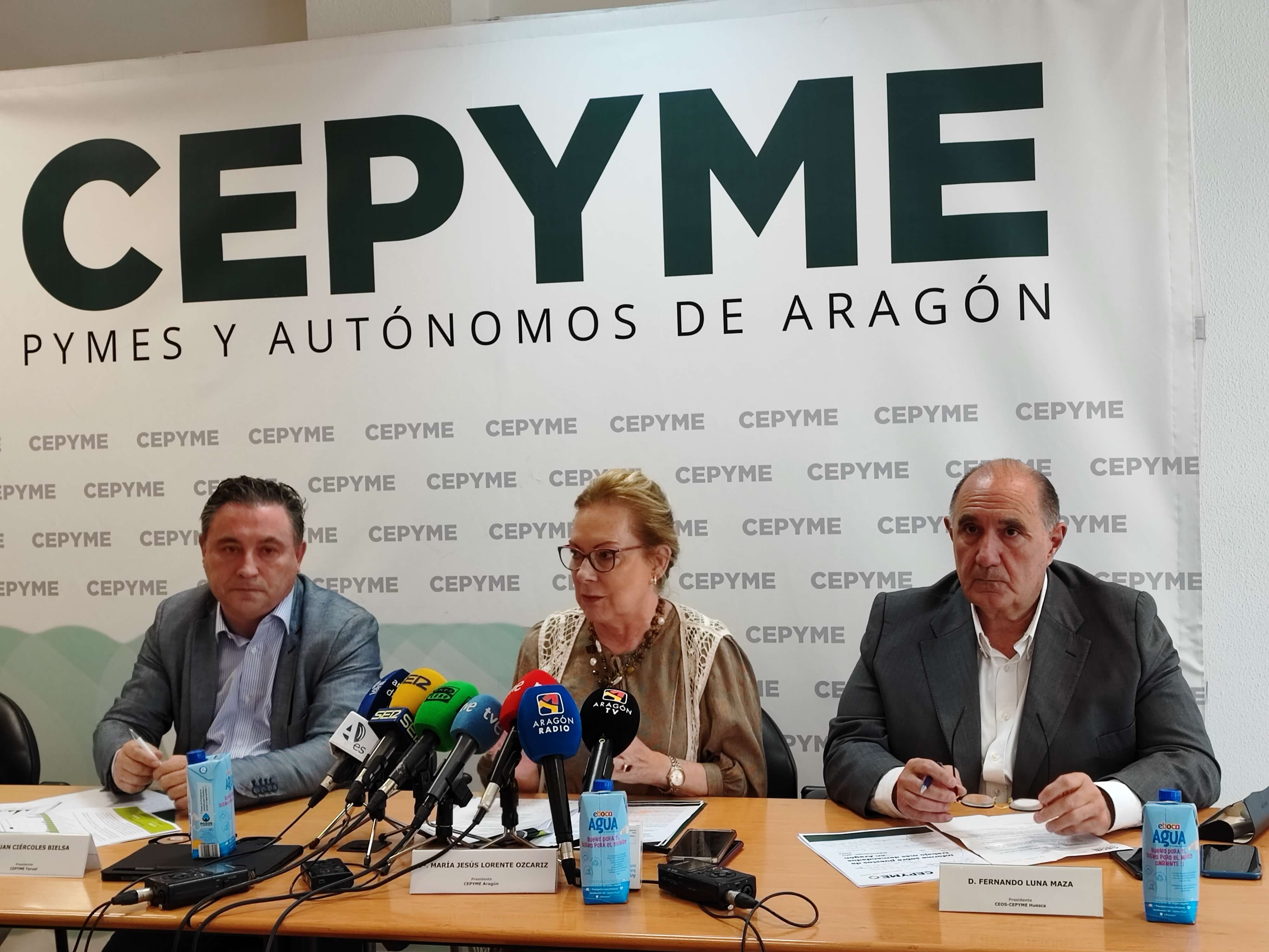 Los presidentes de Cepyme en Aragón, durante la presentación del informe