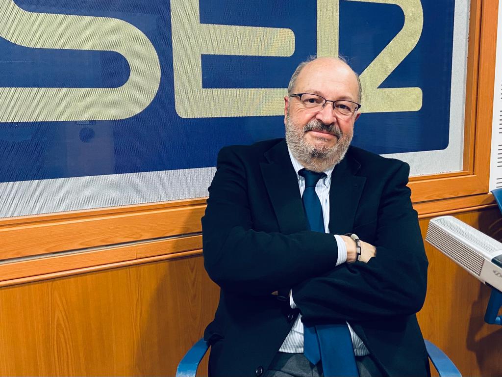 Carlos Arias, decano del Colegio de Abogados de Córdoba, en los estudios de Radio Córdoba - Cadena SER