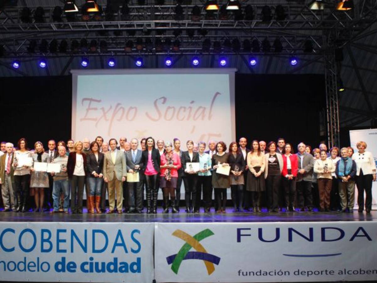 Homenaje a personas que ayudan a personas