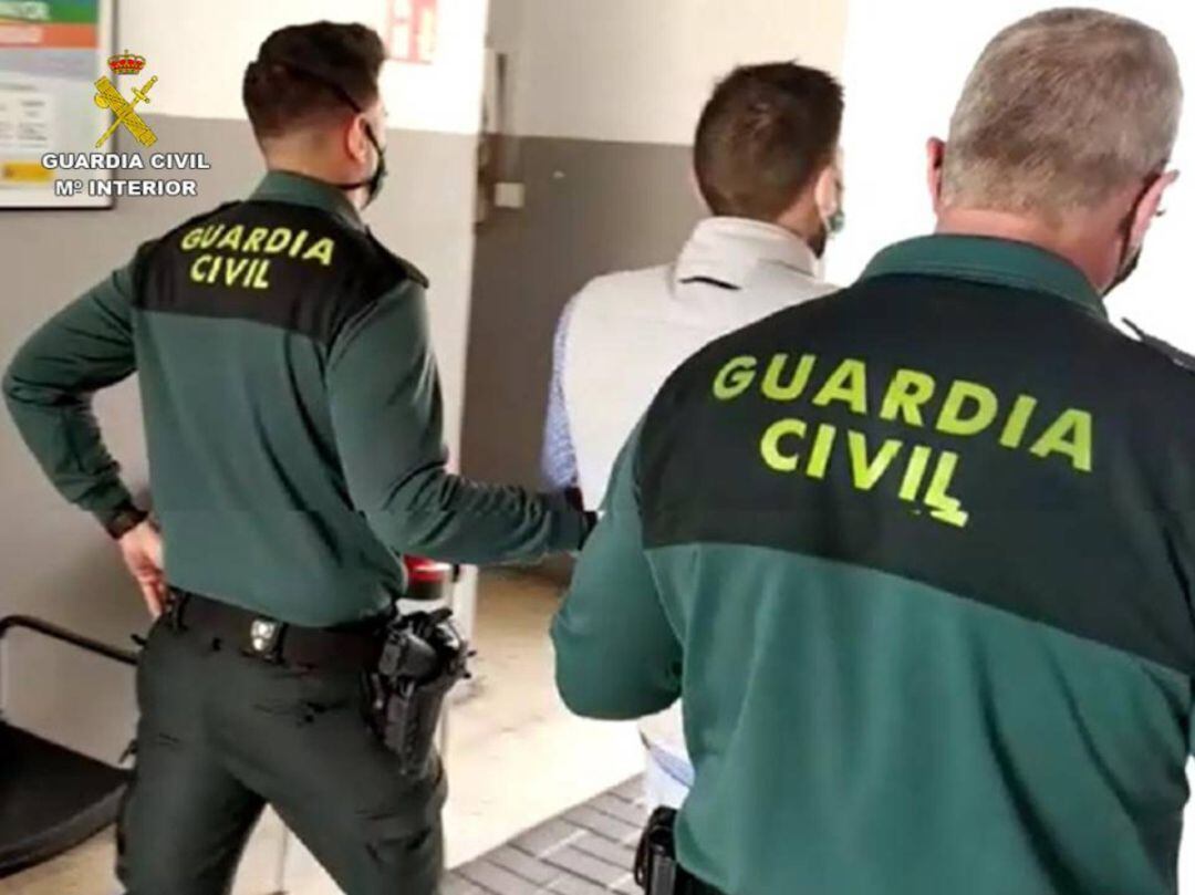 Detención del hombre que robó y atropelló a un matrimonio en Sant Joan