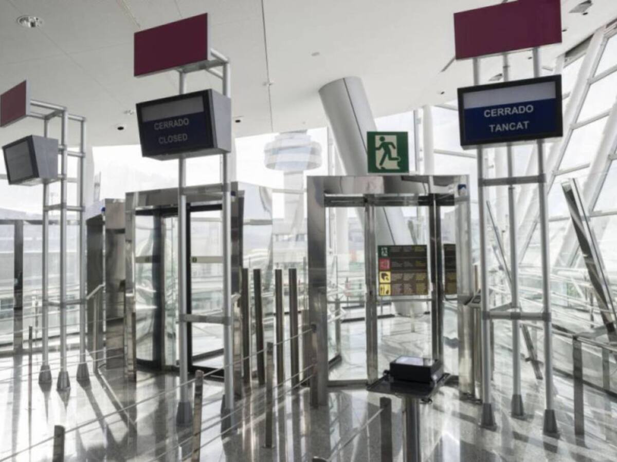 Dan positivo 49 de las 86 PCR realizadas a los pasajeros gallegos del vuelo procedente Mallorca