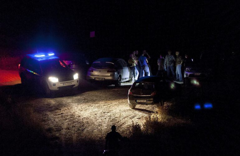 Varios coches de policia han acudido a los alrededores de la localidad conquense de Palomares, donde se han los cuerpos sin vida de Laura y Marina.