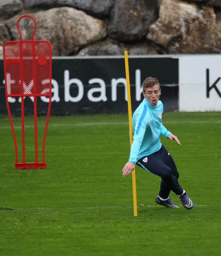 GRA031. LEZAMA (BIZKAIA), 24/10/2015.- El jugador del Athletic de Bilbao Muniain, en el entrenamiento de esta mañana en las instalaciones deportivas de Lezama donde ya preparan el partido contra el Sporting del próximo lunes. EFE/Luis Tejido