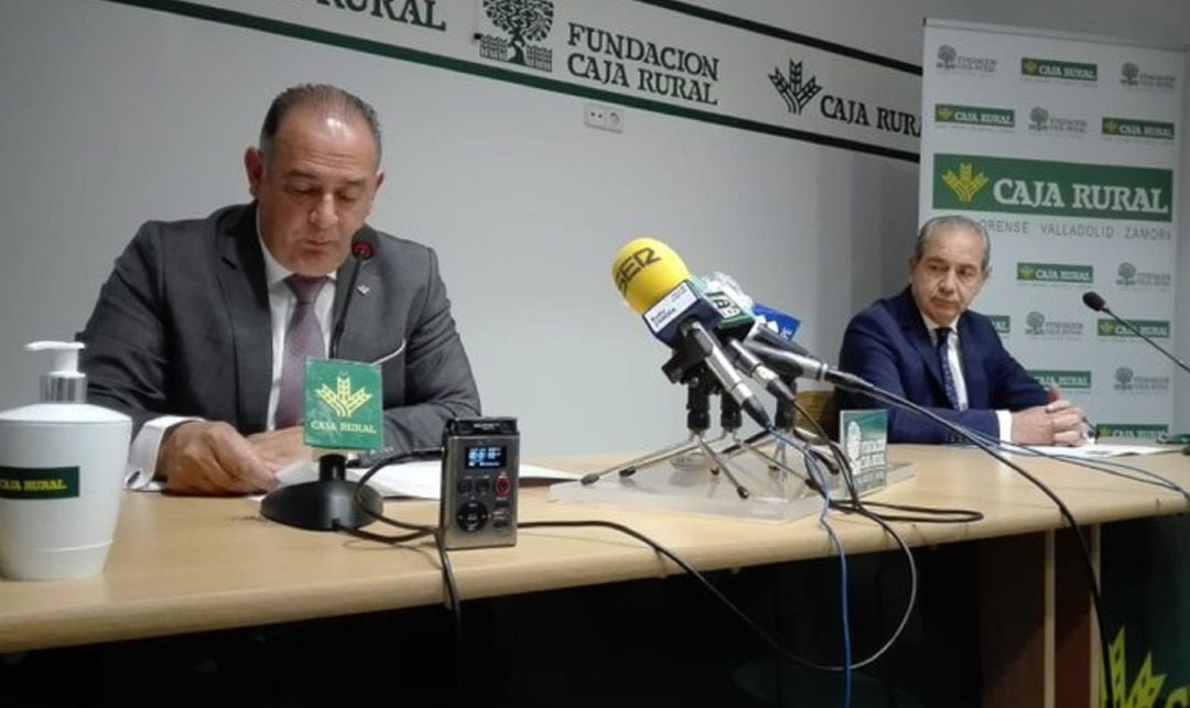 El presidene de la Caja Rural, Nicanor Santos, y el director general, Cipriano García.