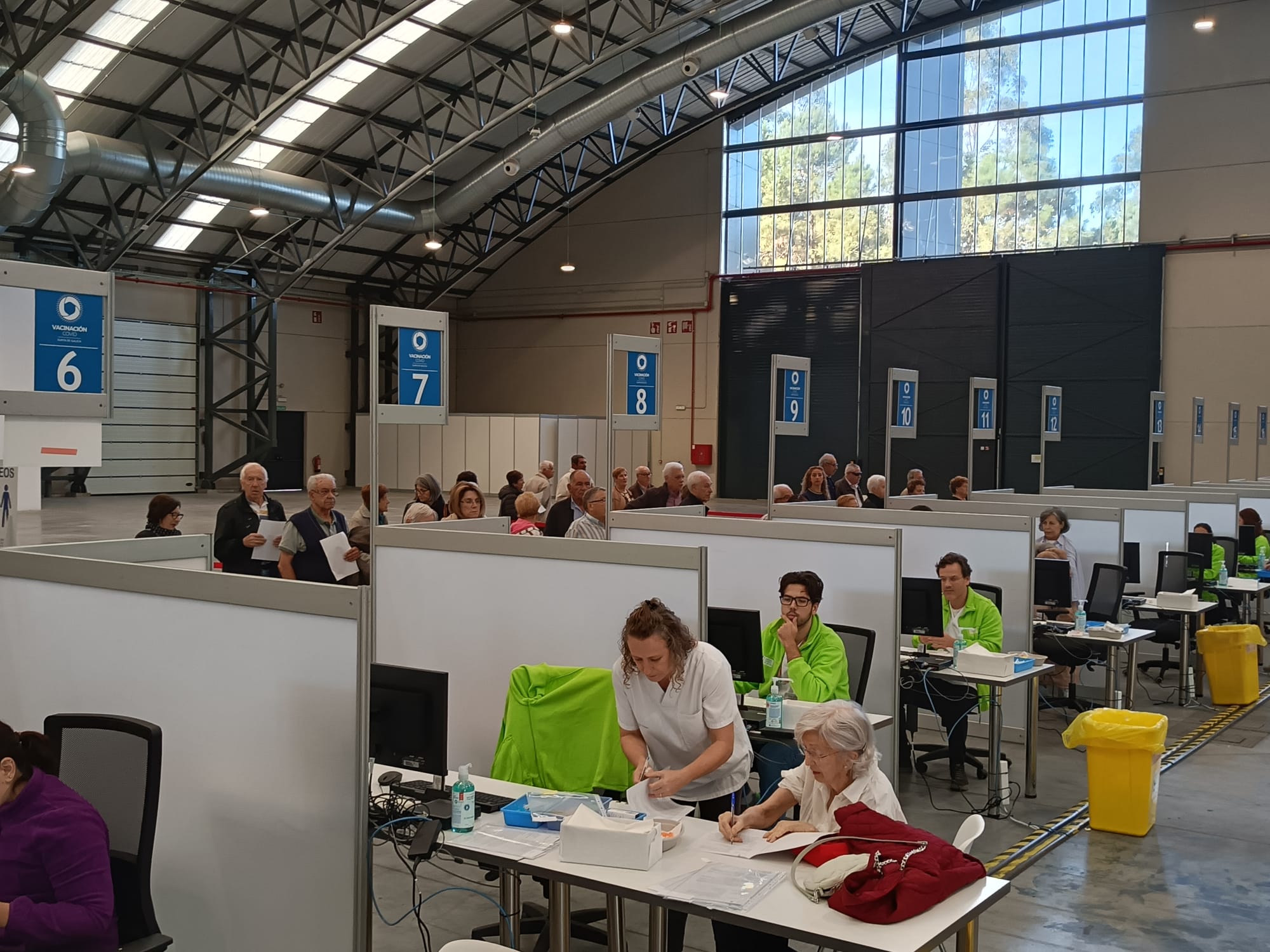 Imagen de la campaña de vacunación de la gripe y la covid en el IFEVI, Vigo