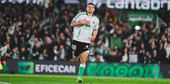 Peio Canales, celebrando su gol.