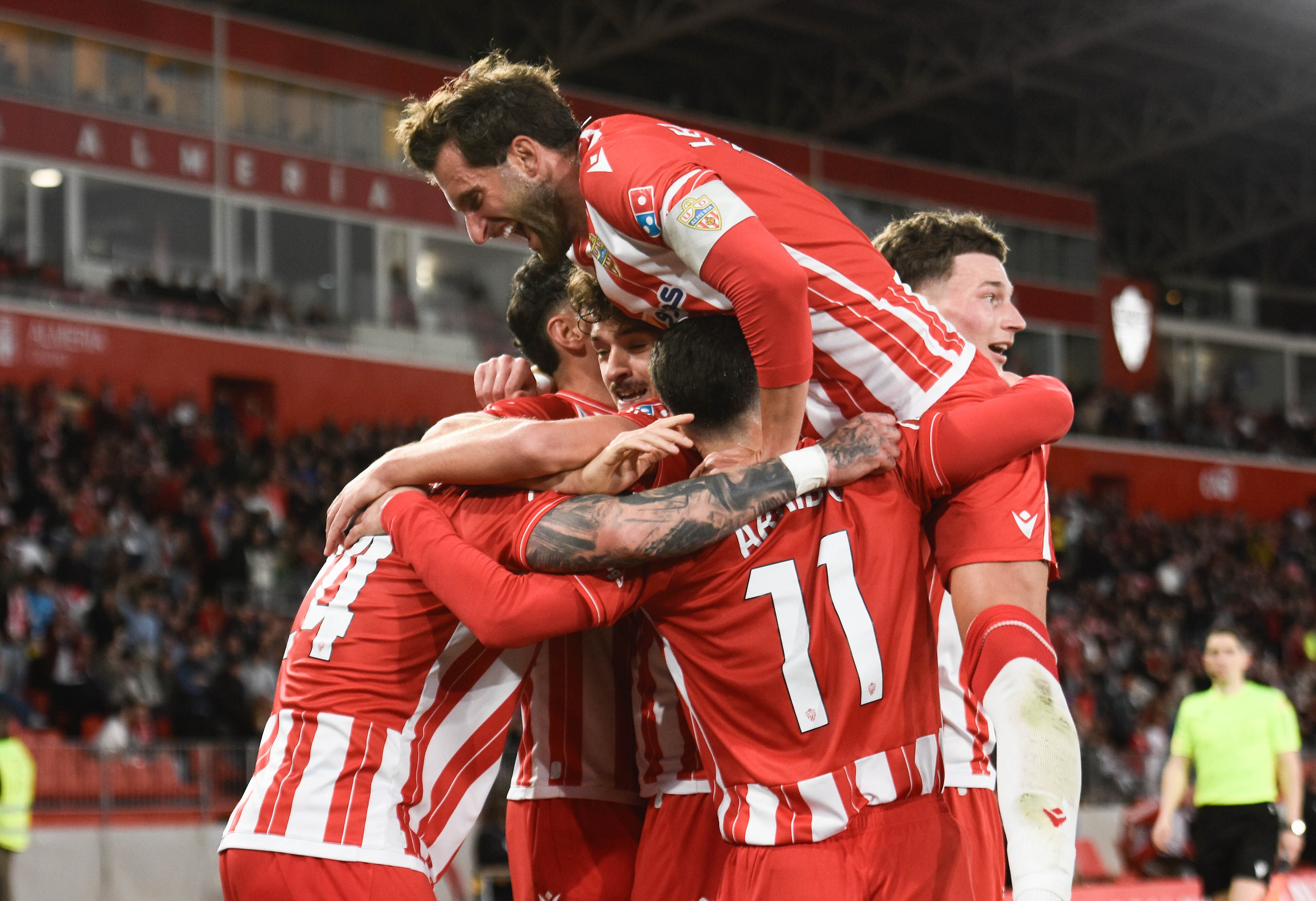 El Almería es una piña y eso lo puede llevar a Primera División.