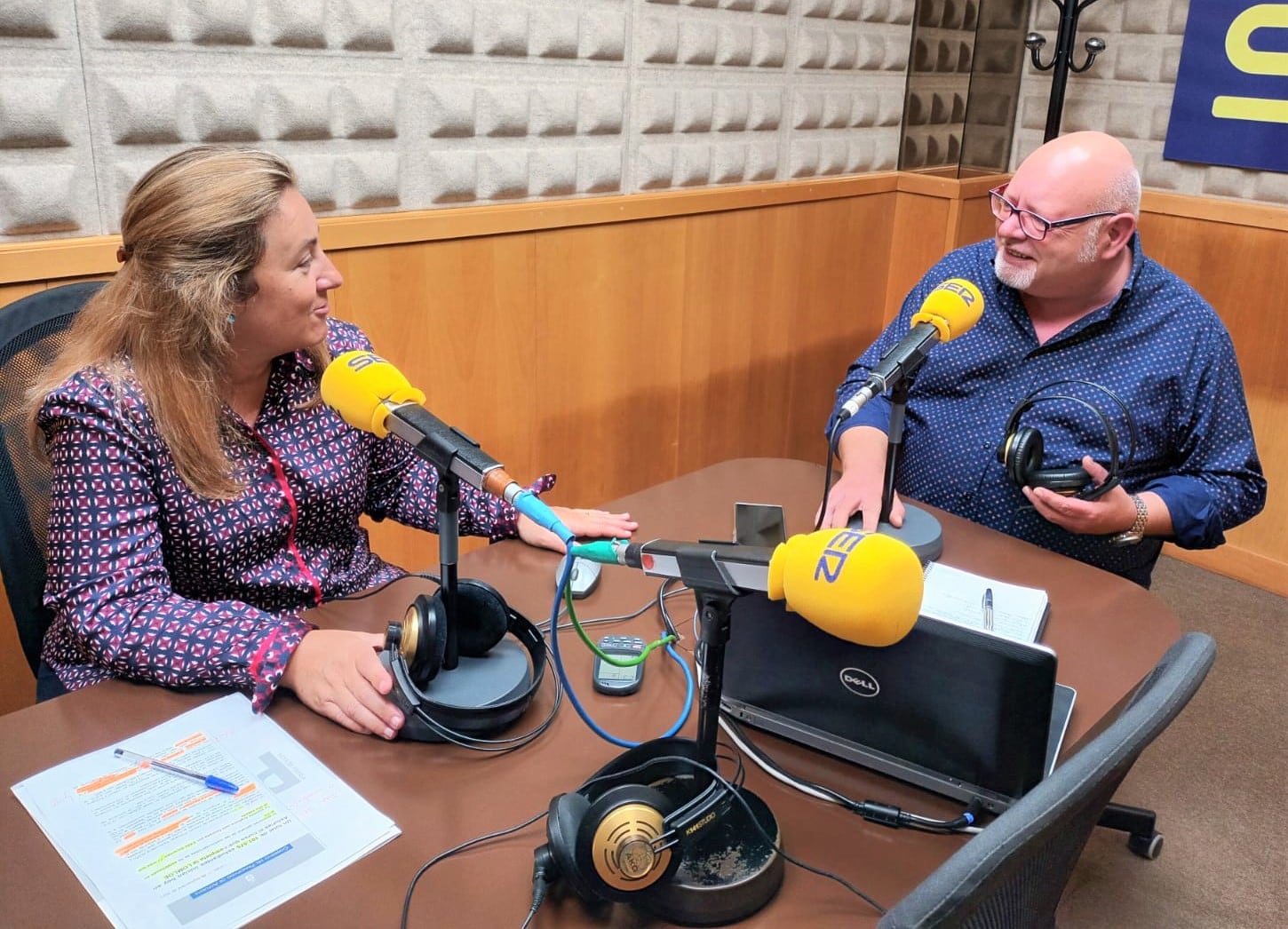 La Consejera de Educación asturiana en los estudios de Radio Asturias SER