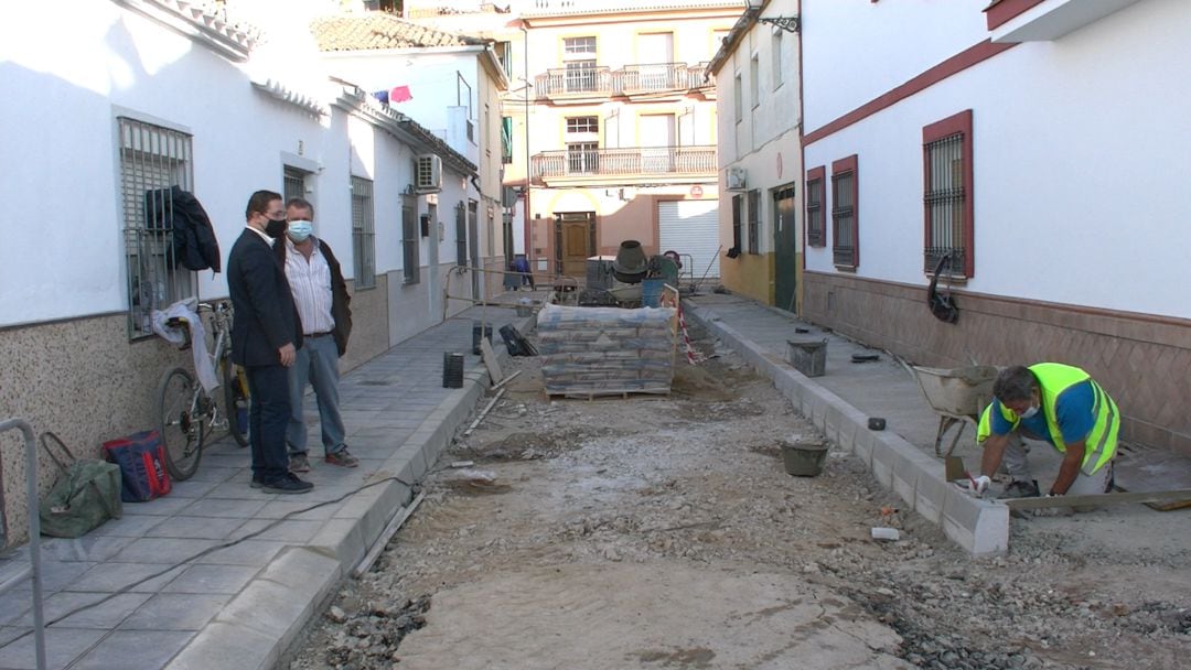 El alcalde Francisco Huertas visita las obras de la calle Macarena