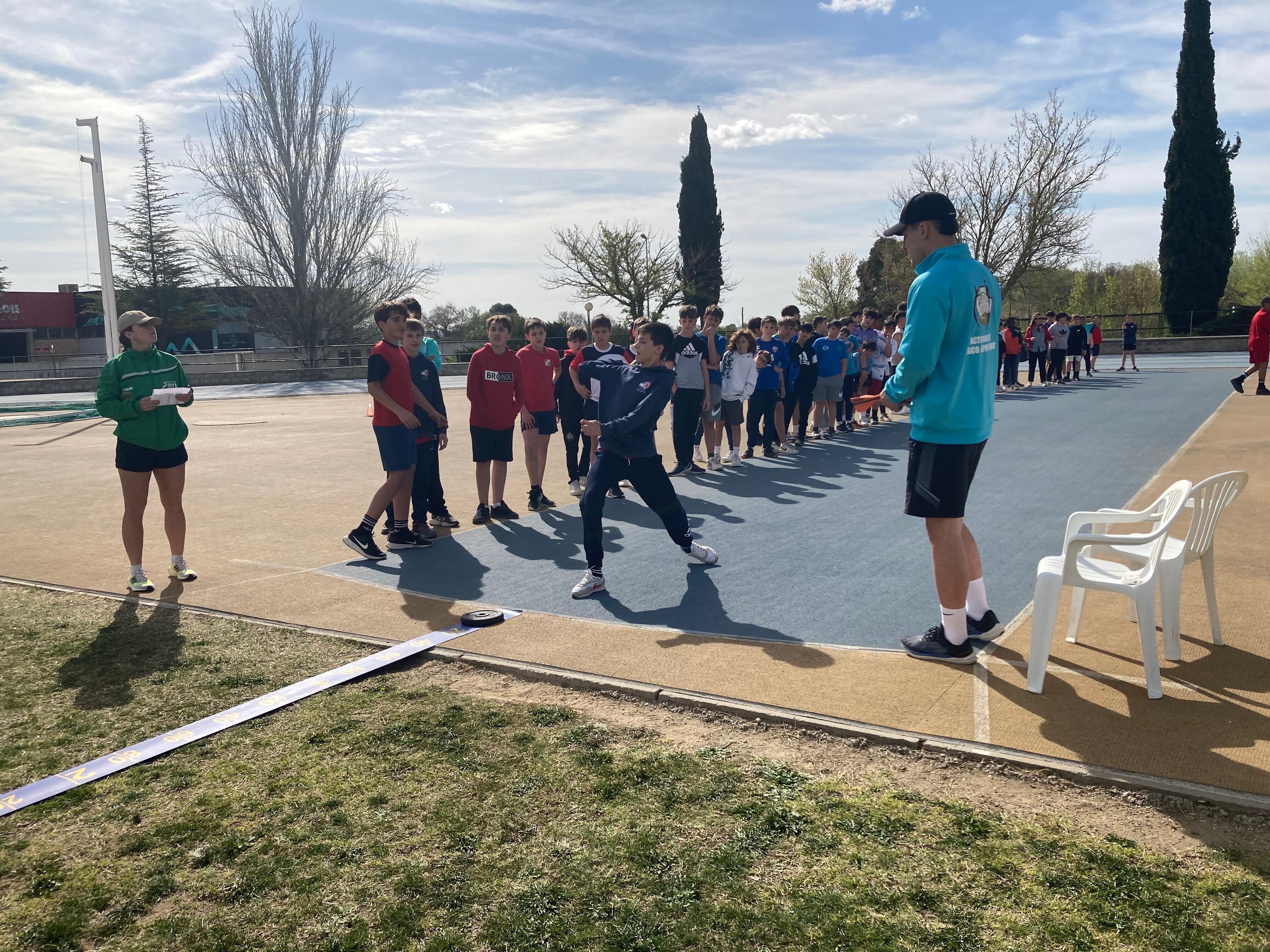 Los escolares pasaron una divertida mañana en el Encuentro Intercentros en Huesca