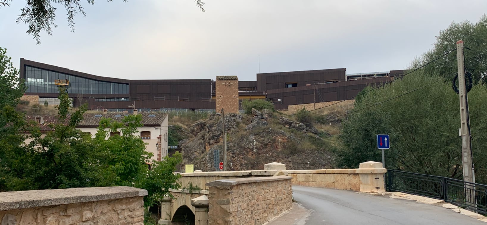 Parador de Molina de Aragón, al fondo