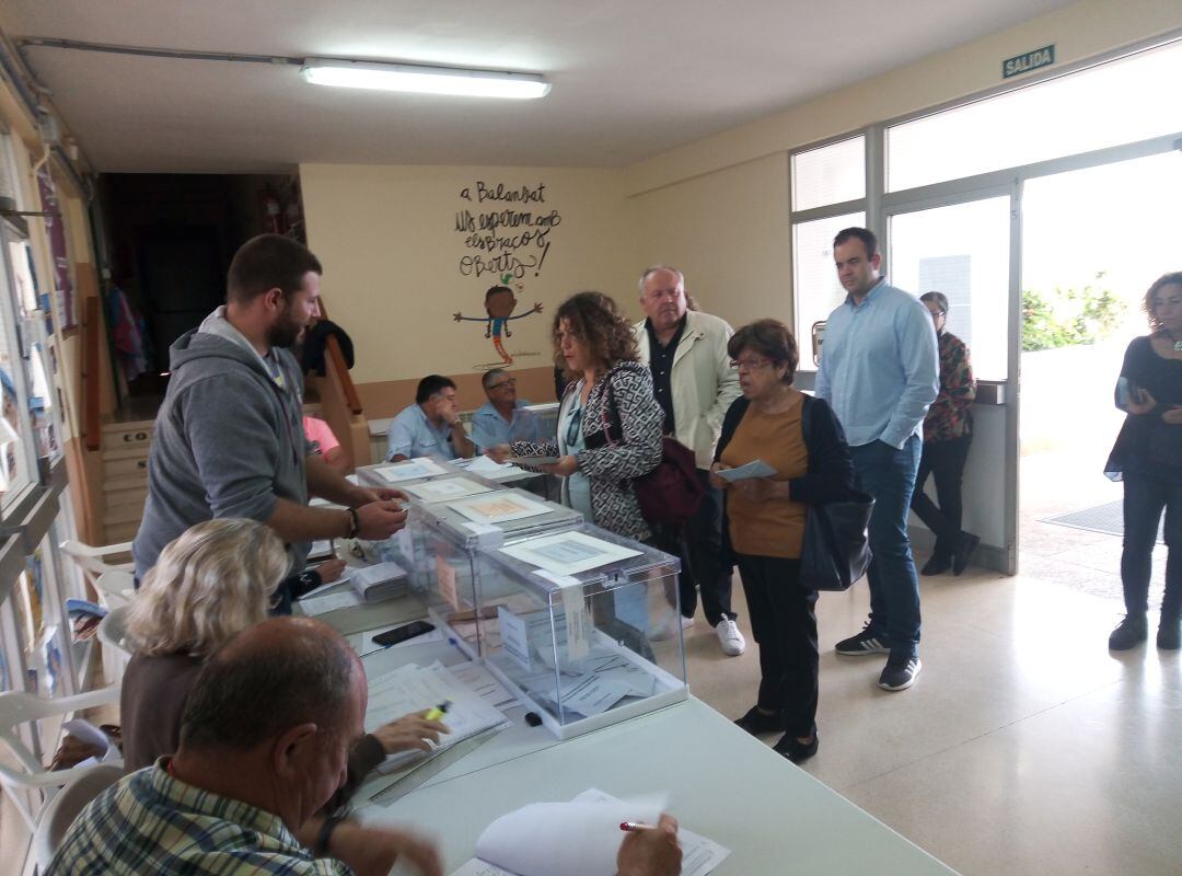 Imagen de archivo de un Colegio Electoral el 26-M