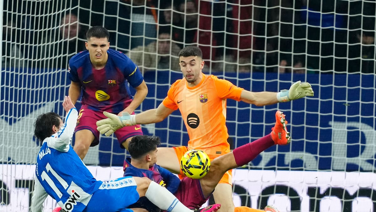 "¡Es la parada del año!": Dani Garrido se rinde ante la espectacular reacción de Joan García para sostener al Barça en su día más señalado