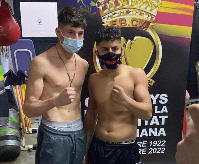 Eugenio Montoya y Héctor González (Club Boxeo Moncada), instantes antes de competir en Castelló