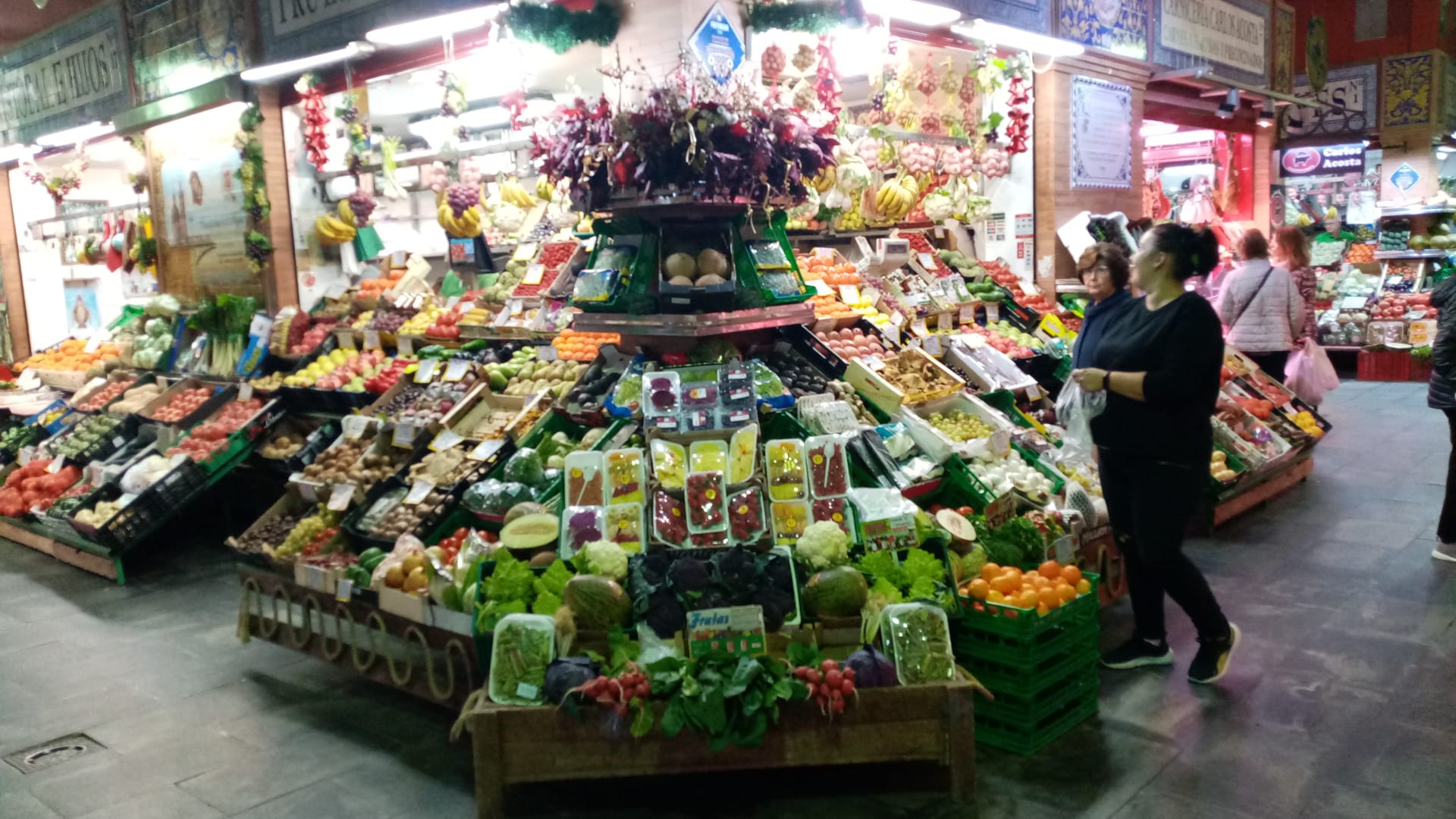 Frutería en el Mercado de Triana de Sevilla