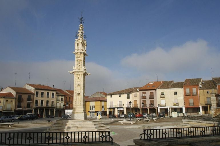 Plaza Mayor de Villalón con El Rollo