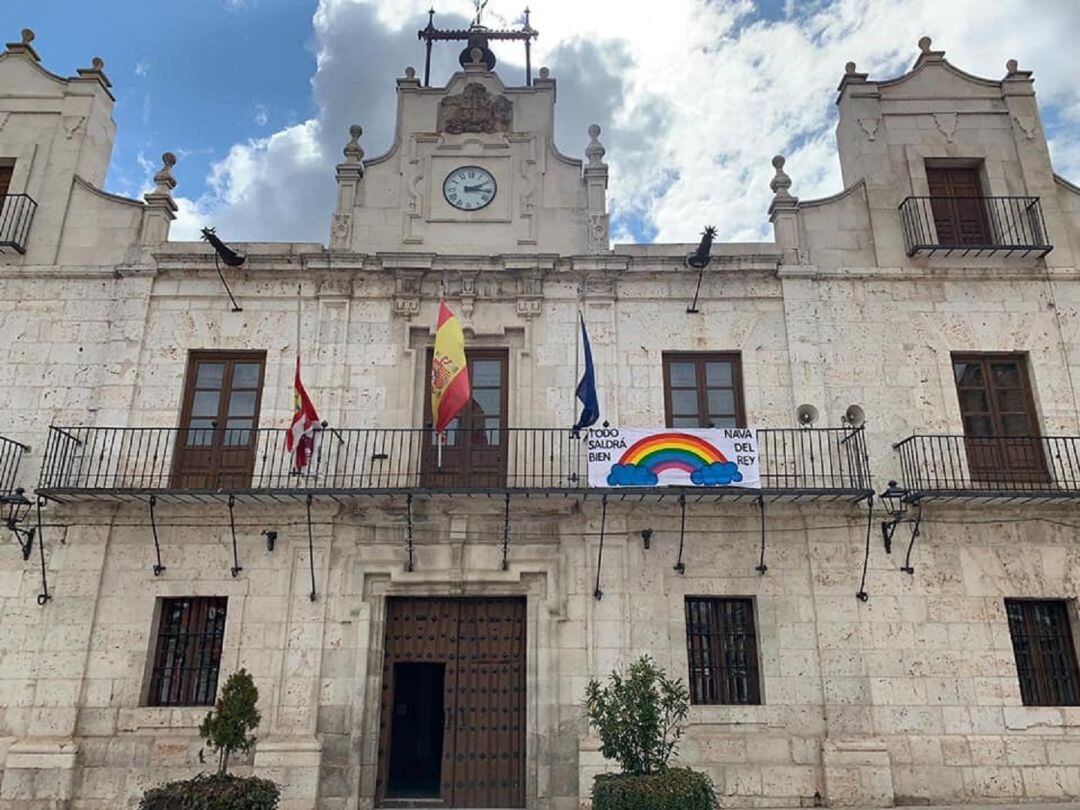 En Nava del Rey un arcoiris anima a la población a superar estos días de crisis sanitaria