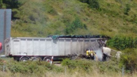 Los bomberos sofocaron el fuego declarado en la cabina