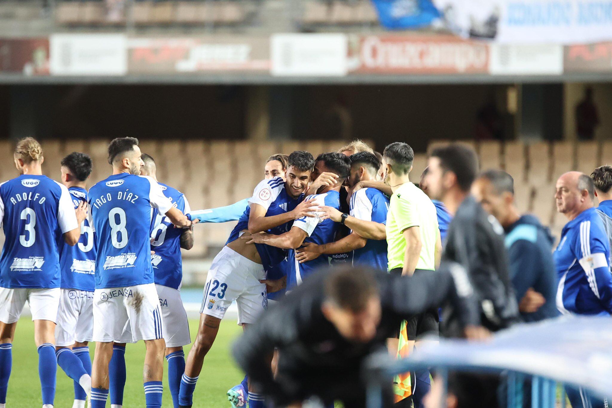 Jugadores del Xerez CD celebrando el gol ante el Águilas