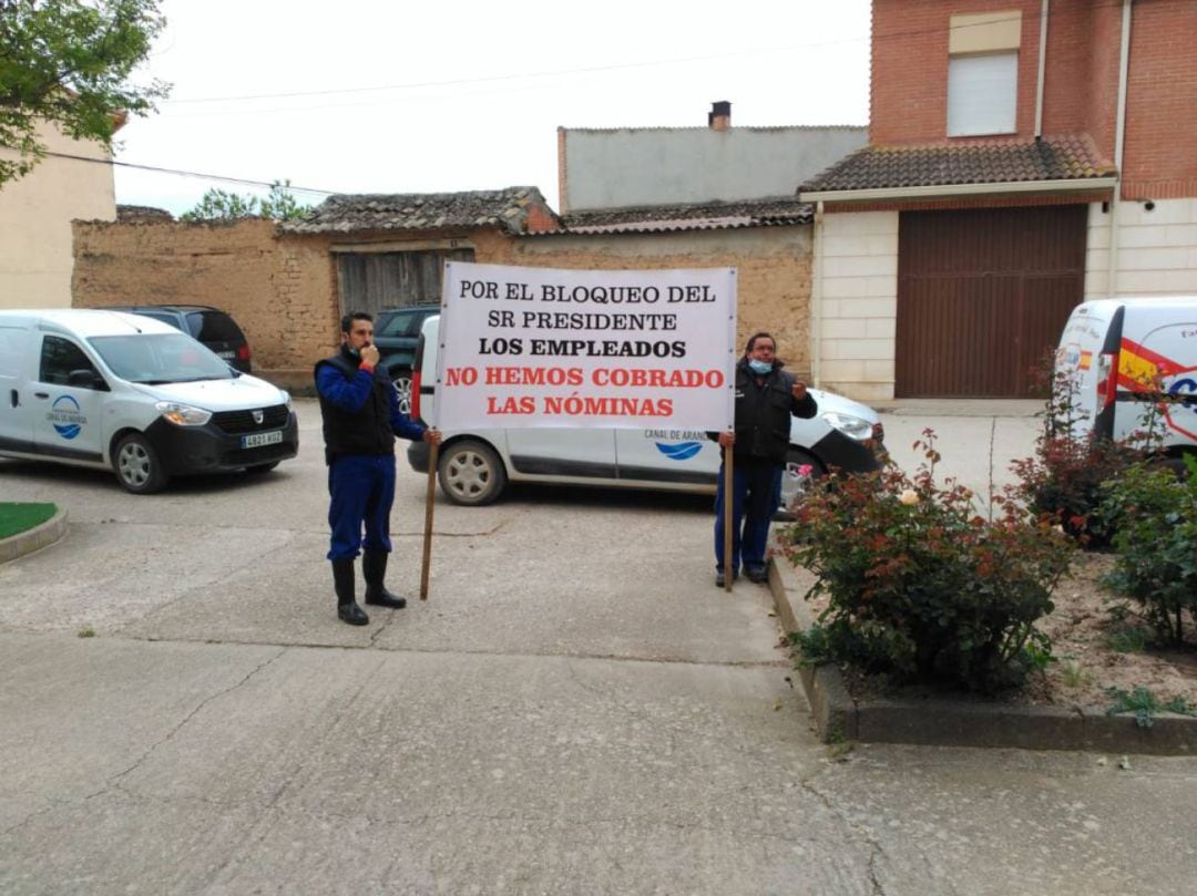 Los guardas del Canal de Aranda llevan desde esta primavera reivindicando el cobro de sus salarios