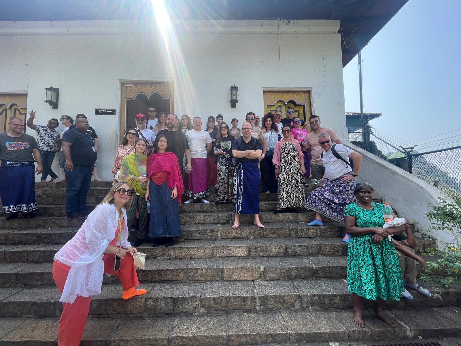 Lo que iba a ser una escapada de ocho días se convierte en una pesadilla financiera de 8.000 euros para dos cartageneros que deben cruzar el continente asiático para esquivar el bloqueo aéreo.