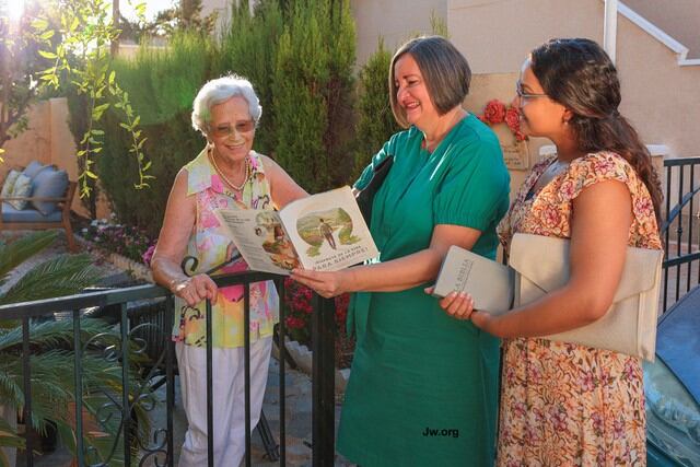 Visitando los domicilios para predicar