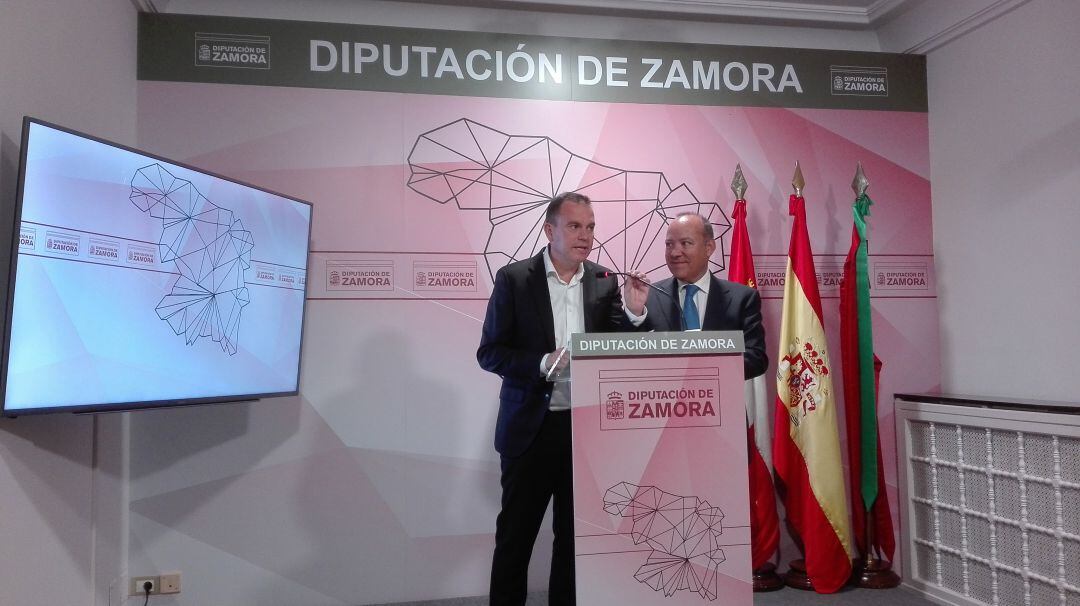 Francisco Requejo y José María Barrios durante la rueda de prensa en la que se ha anunciado la disolución de SODEZA