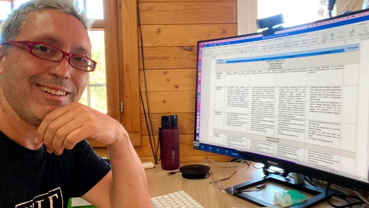 El catedràtic de la Universitat d'Alacant Carles Cortés parla aquesta vesprada sobre els escriptors valencians a l'exili a la Cambra de Comerç