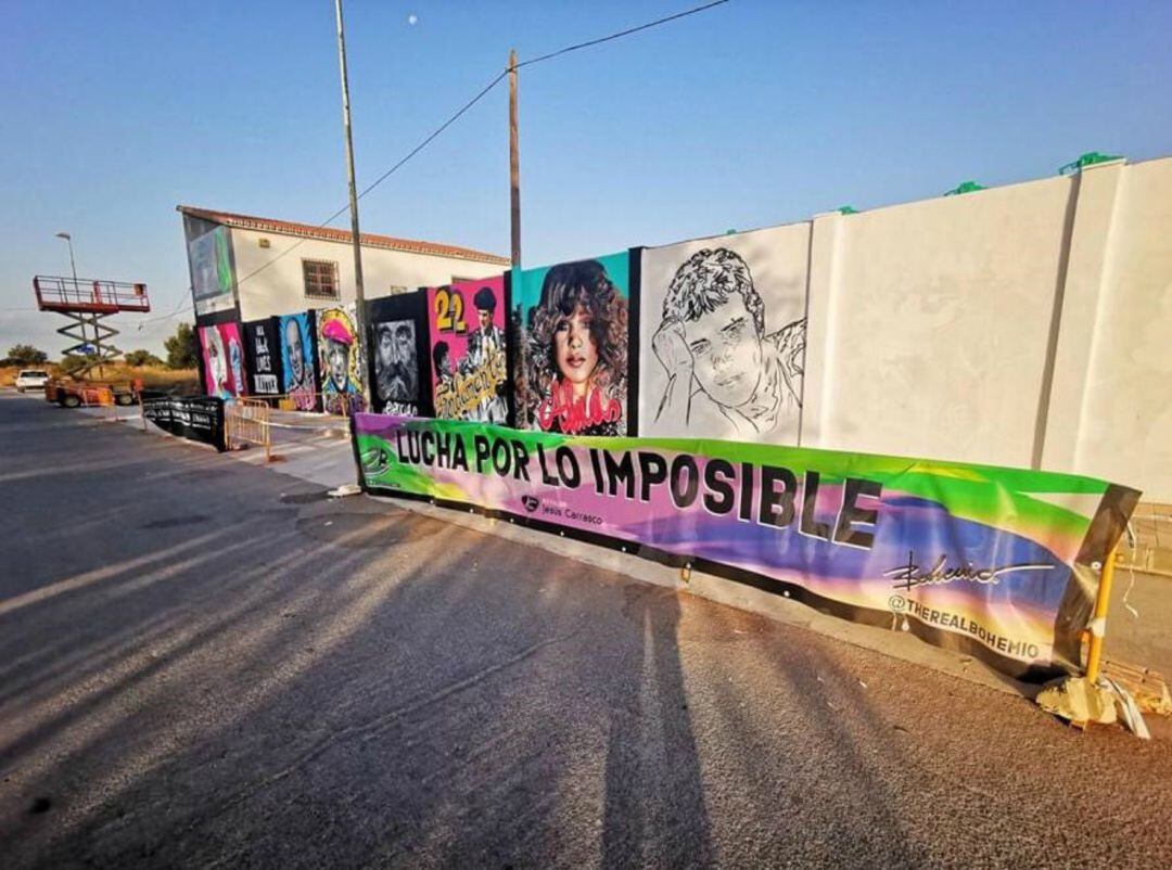 Muro de Sacaba intervenido por el artista Bohemio