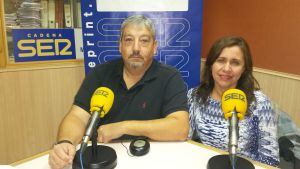 Juan Carlos Francés, que impartirá el curso, y Lorena Florez, de Cruz Roja Parla-Pinto, en los estudios de Cadena SER Madrid Sur