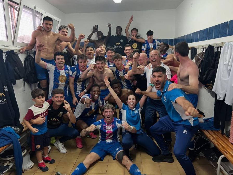 L&#039;Sporting de Mahón va fer una gran festa pel títol de lliga i té difícil remuntar a Eivissa però manté intactes les opcions per a poder celebrar l&#039;ascens a Tercera RFEF aquest cap de setmana o al play off.