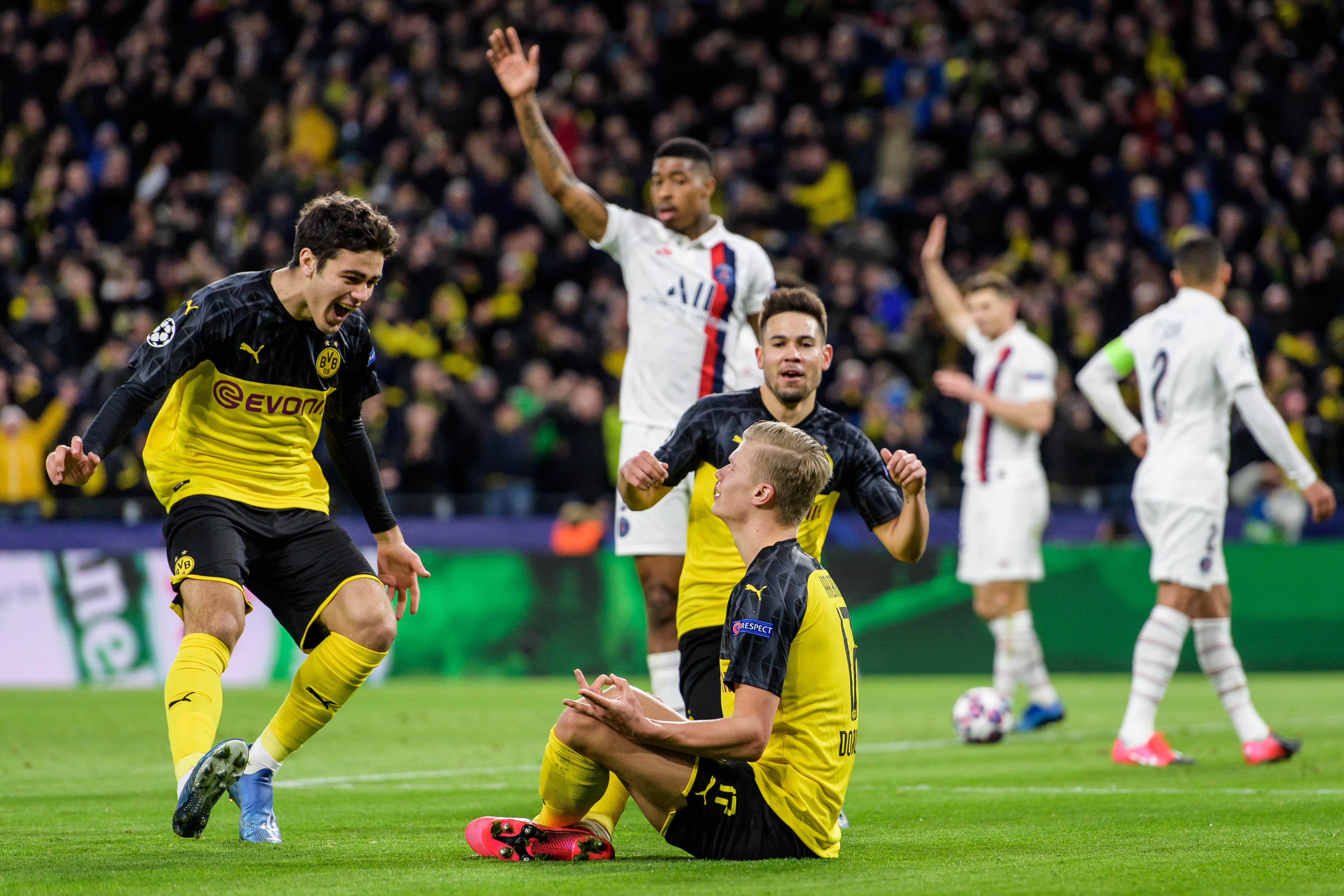 Haaland celebra un gol al PSG en febrero de 2020