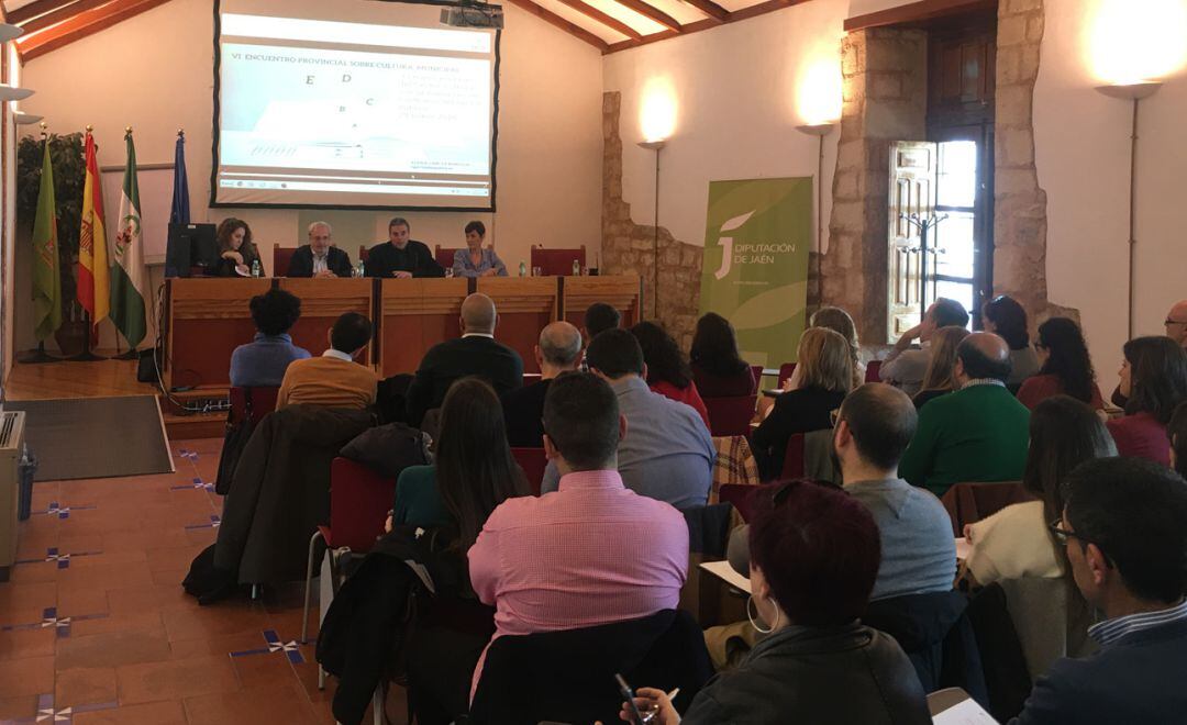 Asistentes al encuentro que ha organizado la Diputación de Jaén en el Antiguo Hospital de San Juan de Dios.