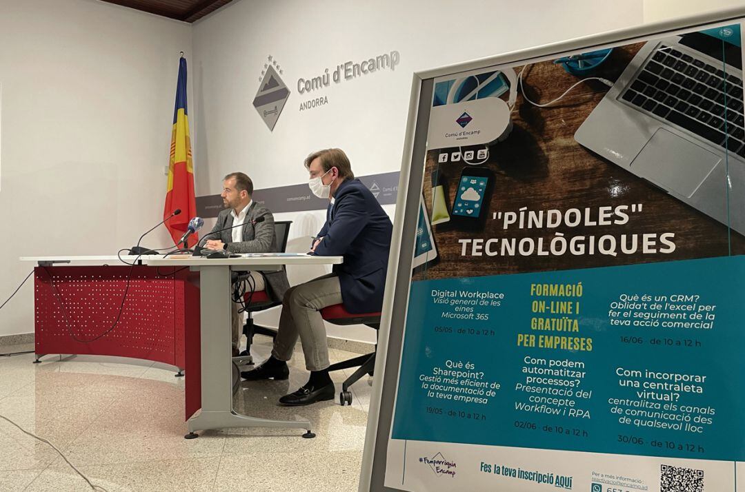 El conseller de Turisme i Recativació Econòmica del comú d'Encamp, Nino Marot, i el director d'Administració i coordinador de Reactivació Econòmica, Miquel Alís, durant la roda de premsa telemàtica d'aquest dijous.