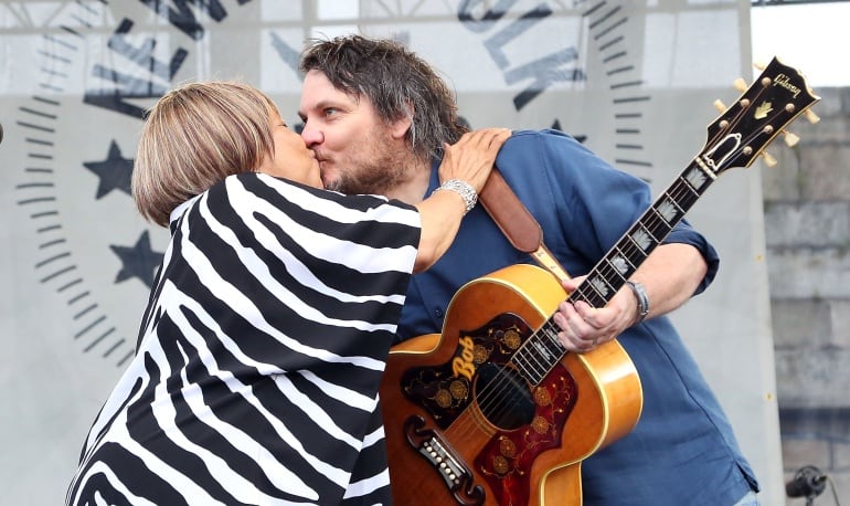 Mavis Staples y Jeff Tweedy, cantante de Wilco, durante su concierto en el Festival de Newport en 2014