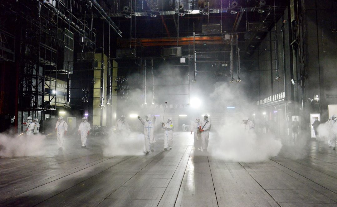 Tareas de desinfección en la región china de Wuhan.